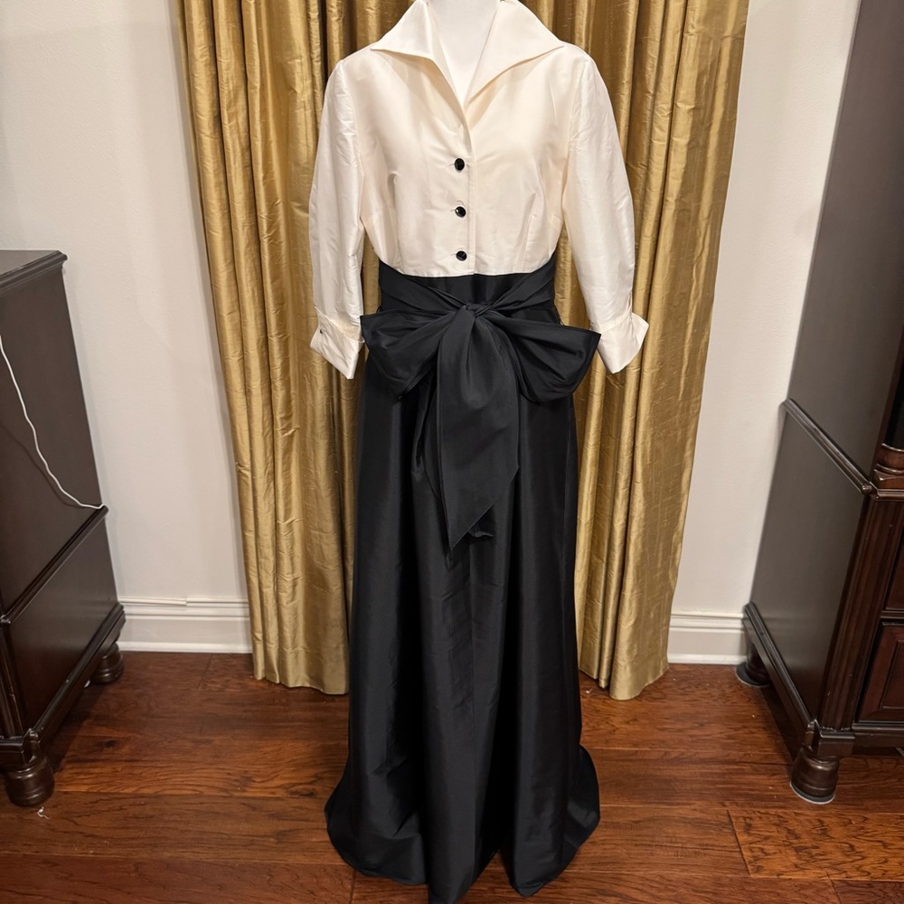Adrianna Papell Elegant Black and White Formal Dress